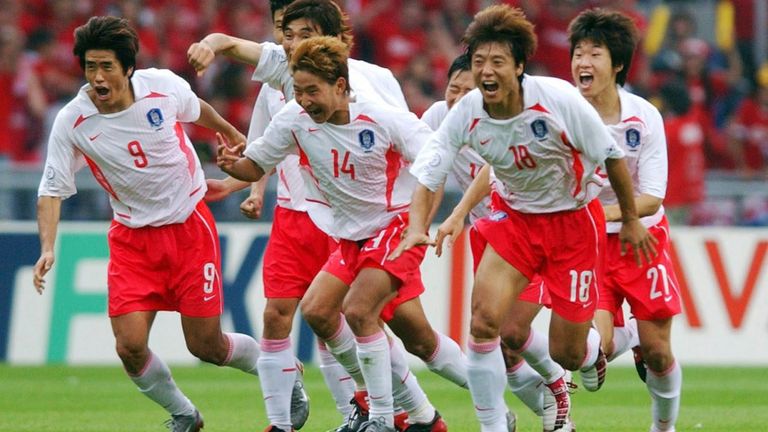 world-cup-2002-va-sac-do-ruc-chay-cua-tinh-than-dan-toc