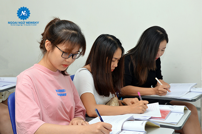 </p><div style="text-align: center;">Lớp tiếng Hàn tại NEWSKY quận Tân Bình </div><p>