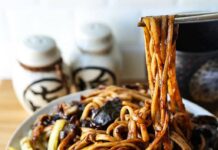 Mì tương đen Hàn Quốc – 짜장면