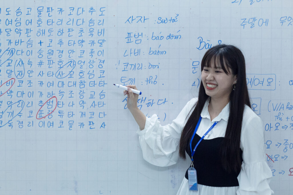 </p><div style="text-align: center;">Sau Khóa luyện thi TOPIK đảm bảo đầu ra cho người đi làm quận 5 thì học viên sẽ nhận được gì?</div><p>