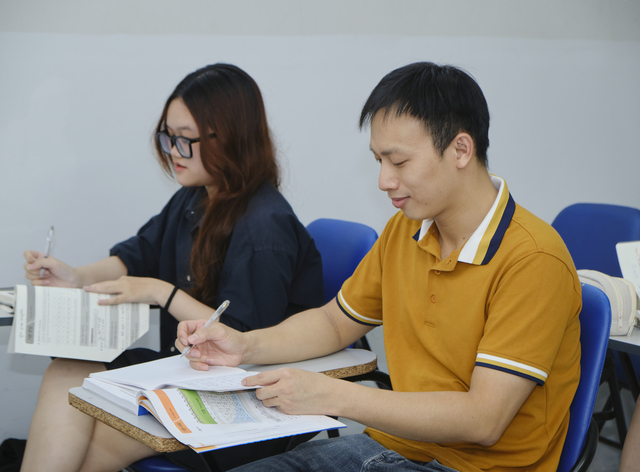 </p><div style="text-align: center;">NewSky - Trung tâm dạy tiếng Hàn online uy tín cho sinh viên Đại học Ngân hàng </div><p>