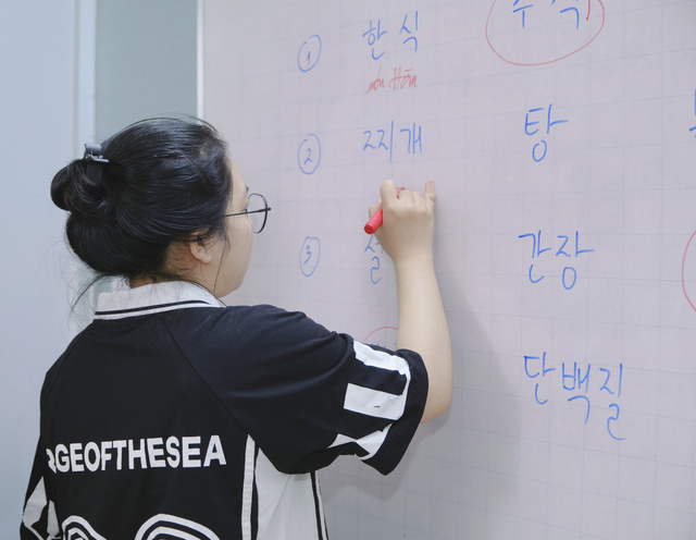 </p><div style="text-align: center;">Tổng quan về khóa Luyện thi EPS tại NewSky Thủ Đức</div><p>