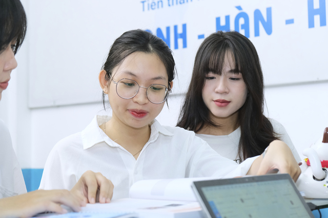 </p><div style="text-align: center;">Sinh viên có lợi ích gì khi học thêm tiếng Hàn Quốc?</div><p>